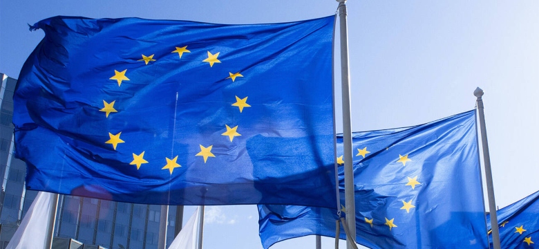 bandera europea en movimiento