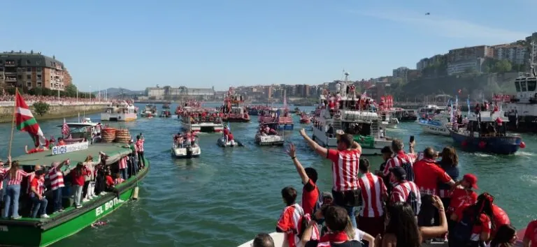 Ubico en la gabarra Athletic