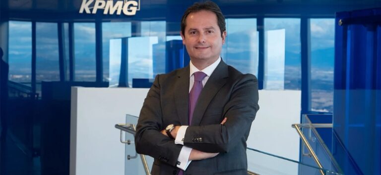Eduardo González de KPMG
