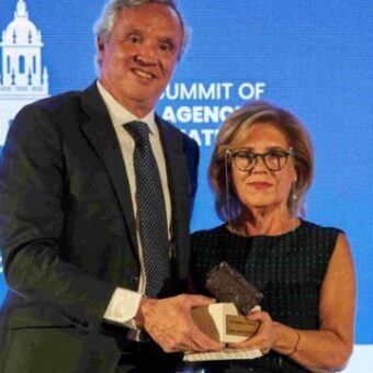 Fina Muñoz recibe la distinción