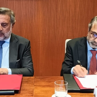 Firma como socio de ADR Abogados